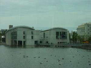 Rathaus von Reykjavik - schmucklos, aber schön gelegen